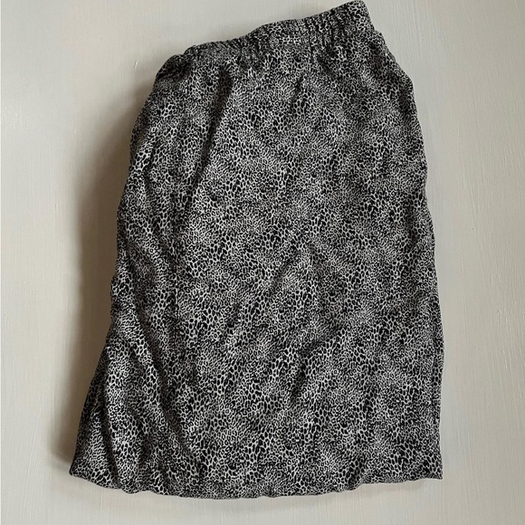 Dresses & Skirts - leopard skirt